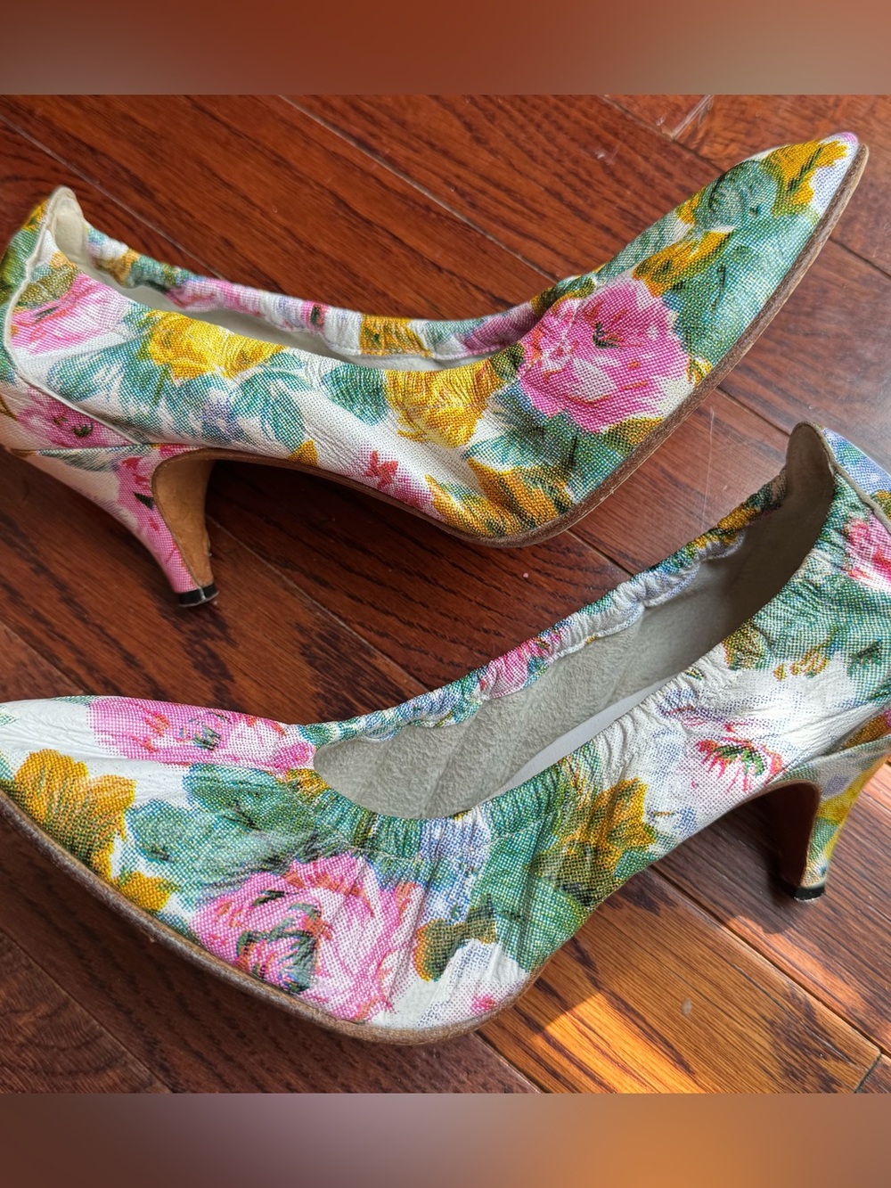 Vintage FREE LANCE Paris Floral Leather Scrunch Kitten Heels Size 38 7.5 80s 90s
